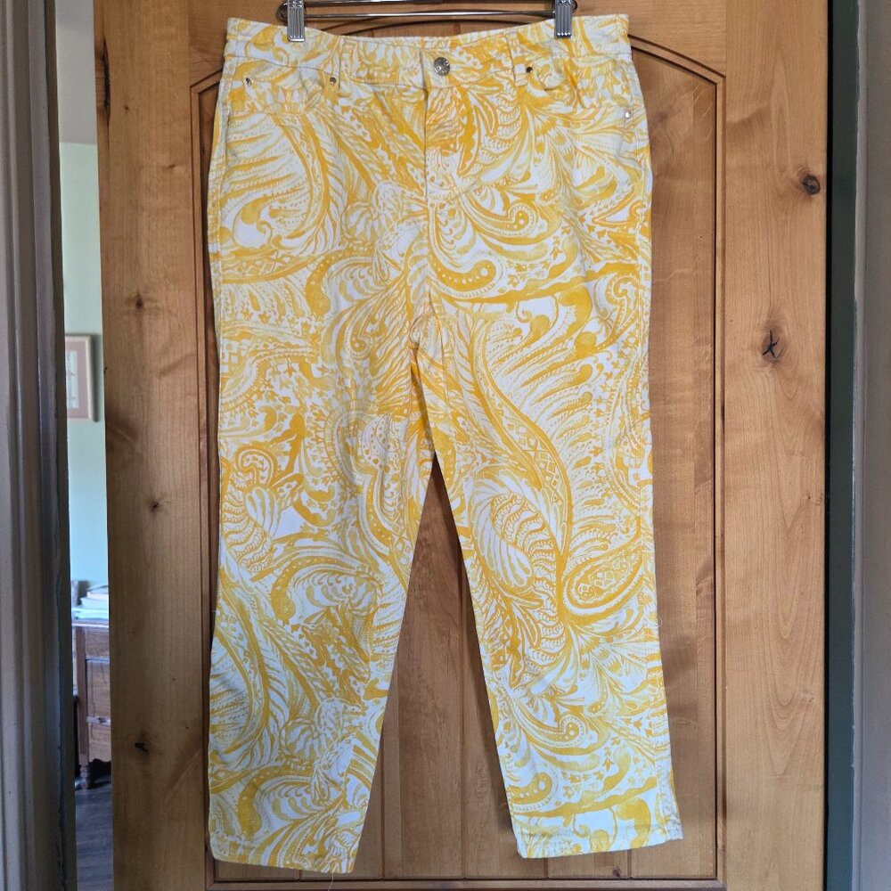 Chico's Sz 1.5 (Sz 10) Platinum Crop Jeans with Funky Yellow Paisley Print